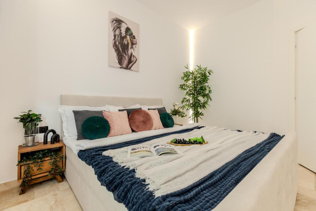 Luxury Living: Smart 2Br Apartment At Unirii Square Bucarest Extérieur photo