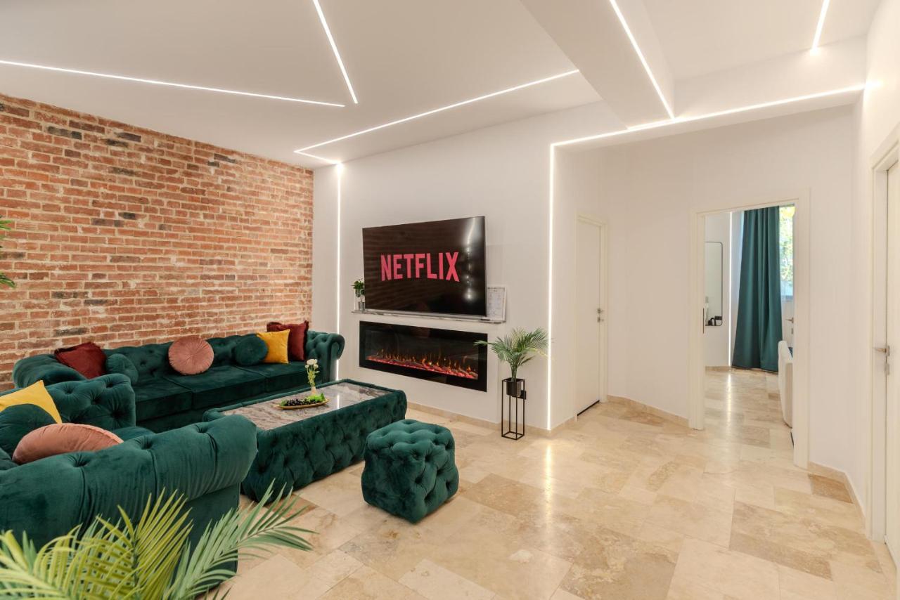 Luxury Living: Smart 2Br Apartment At Unirii Square Bucarest Extérieur photo