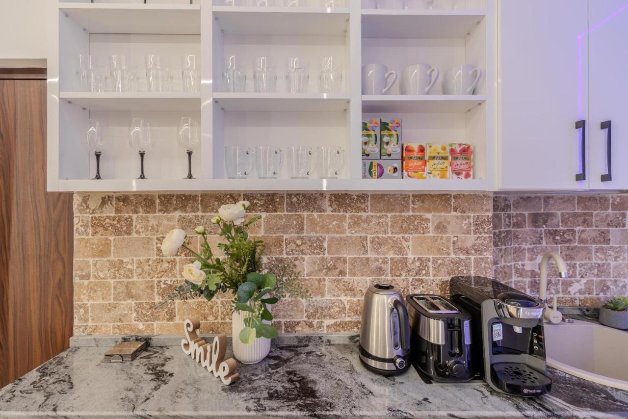 Luxury Living: Smart 2Br Apartment At Unirii Square Bucarest Extérieur photo
