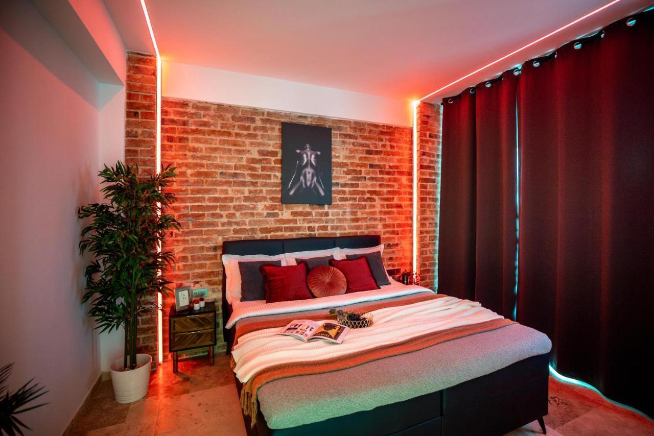 Luxury Living: Smart 2Br Apartment At Unirii Square Bucarest Extérieur photo