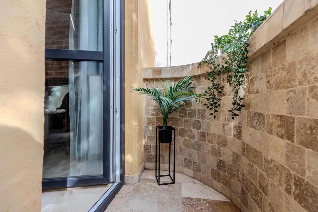 Luxury Living: Smart 2Br Apartment At Unirii Square Bucarest Extérieur photo