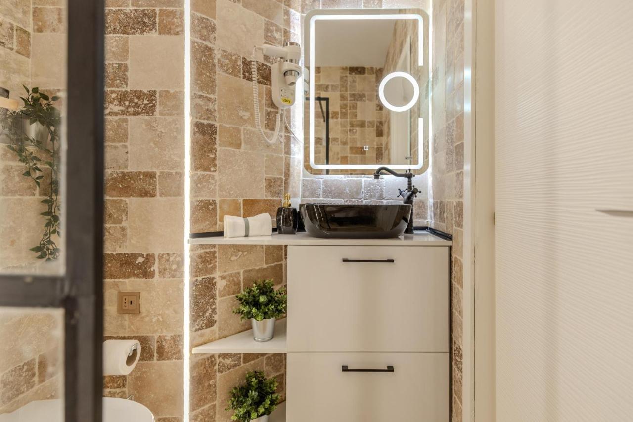Luxury Living: Smart 2Br Apartment At Unirii Square Bucarest Extérieur photo