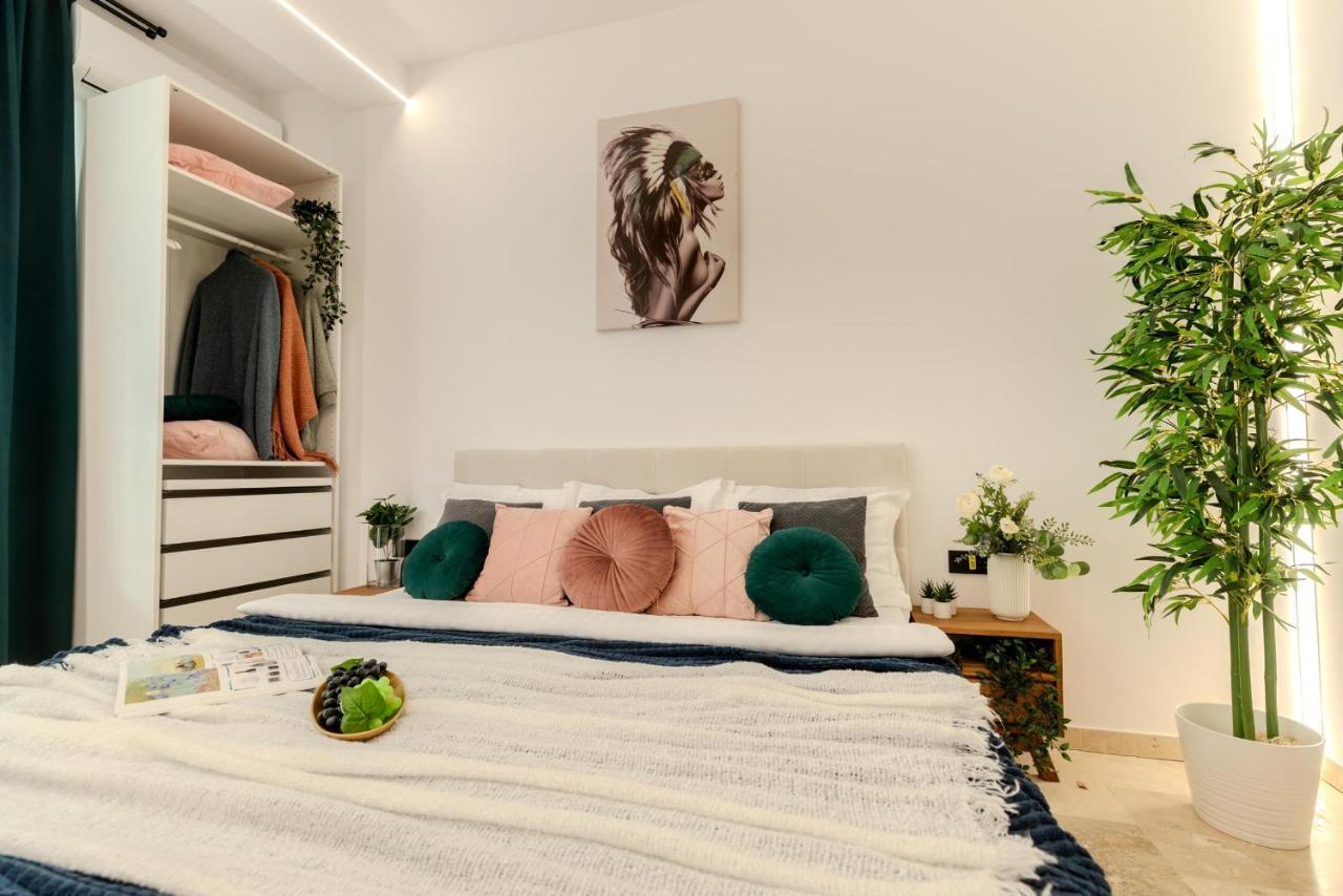 Luxury Living: Smart 2Br Apartment At Unirii Square Bucarest Extérieur photo