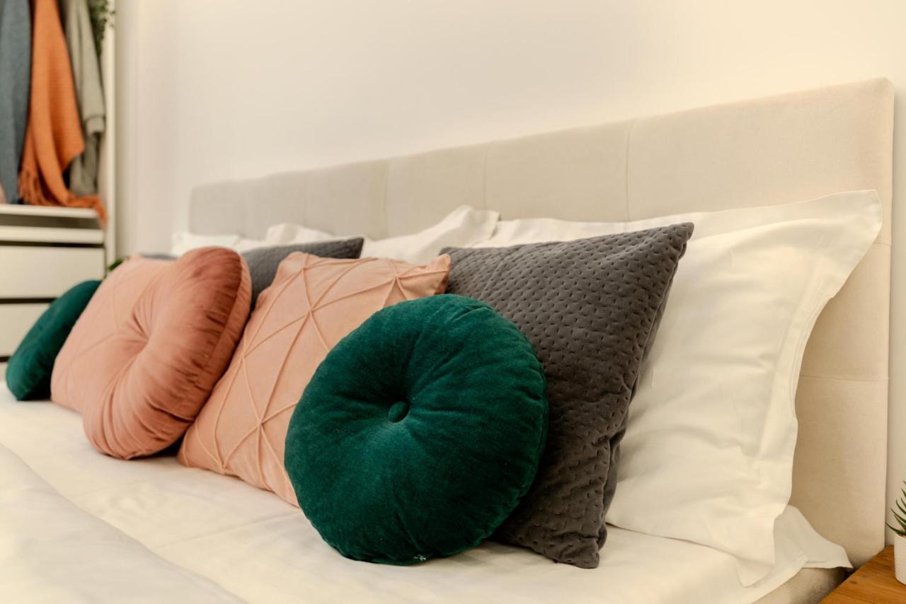 Luxury Living: Smart 2Br Apartment At Unirii Square Bucarest Extérieur photo