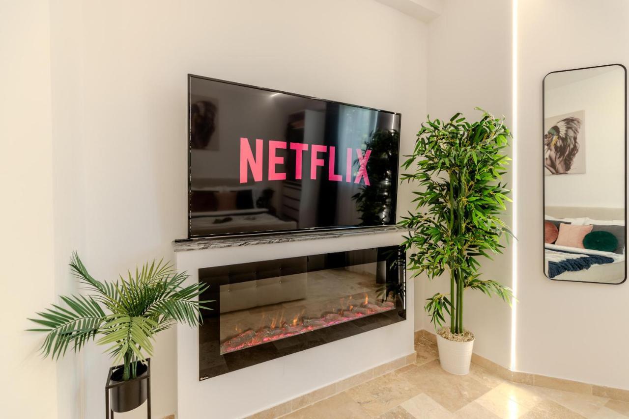 Luxury Living: Smart 2Br Apartment At Unirii Square Bucarest Extérieur photo