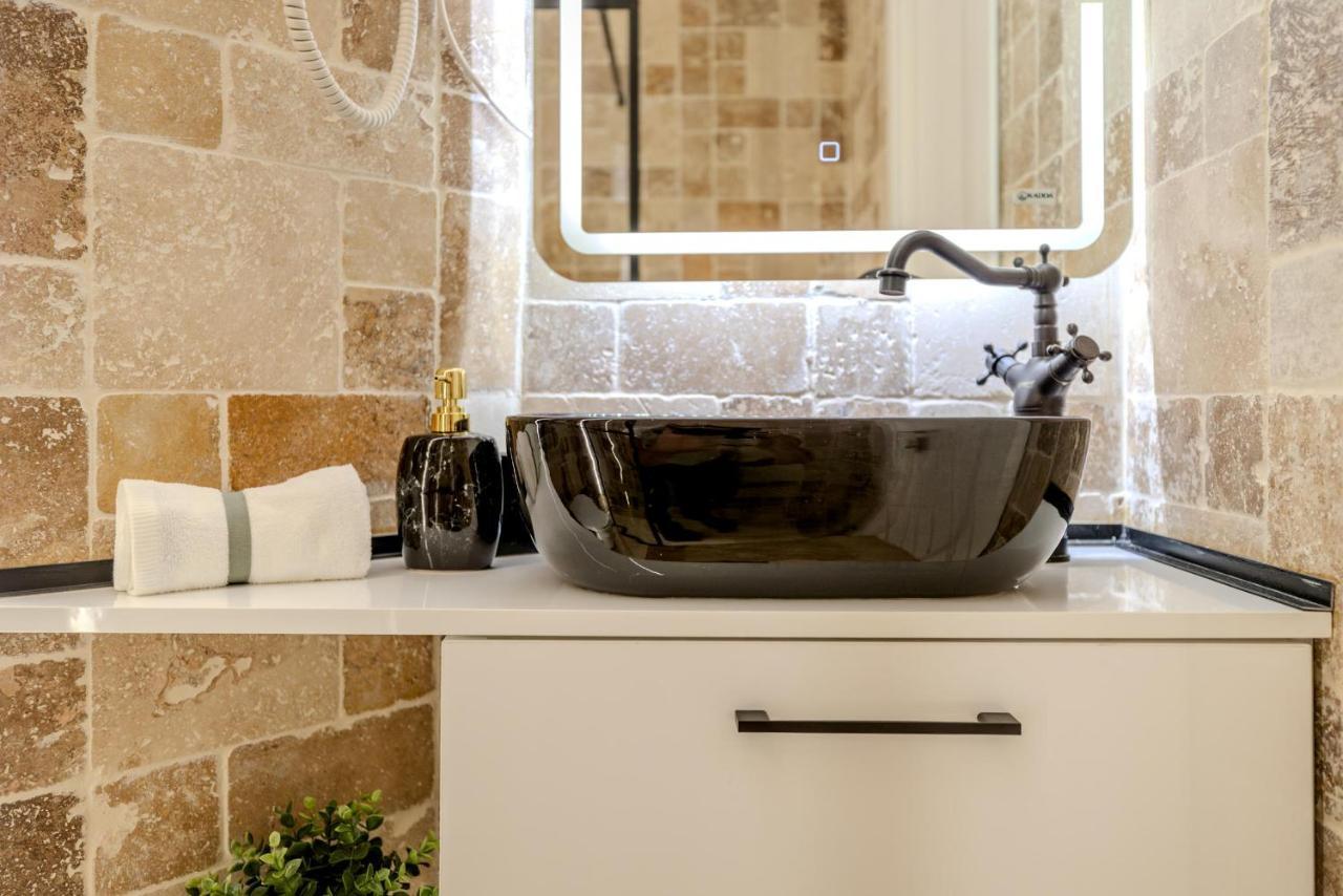Luxury Living: Smart 2Br Apartment At Unirii Square Bucarest Extérieur photo
