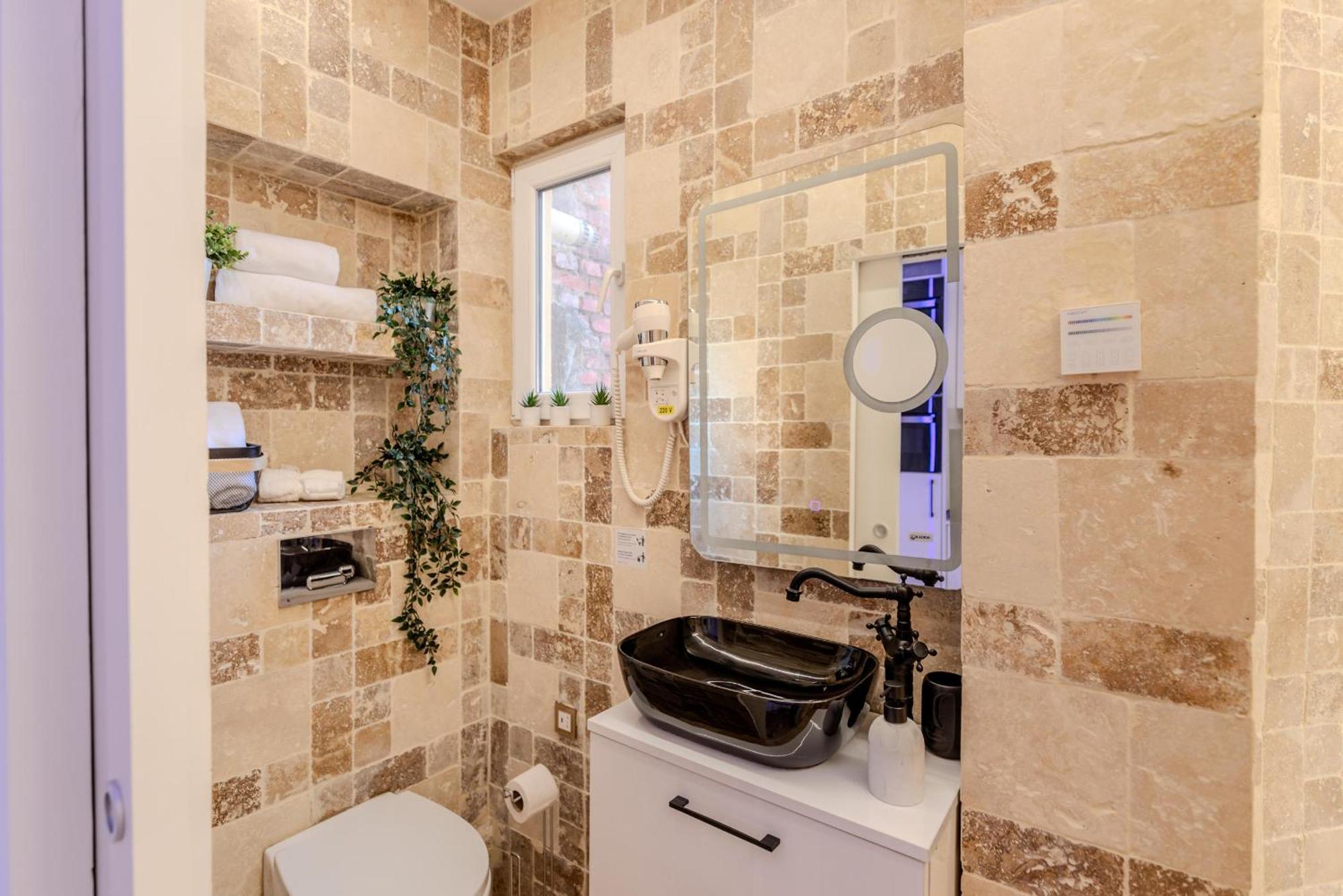 Luxury Living: Smart 2Br Apartment At Unirii Square Bucarest Extérieur photo