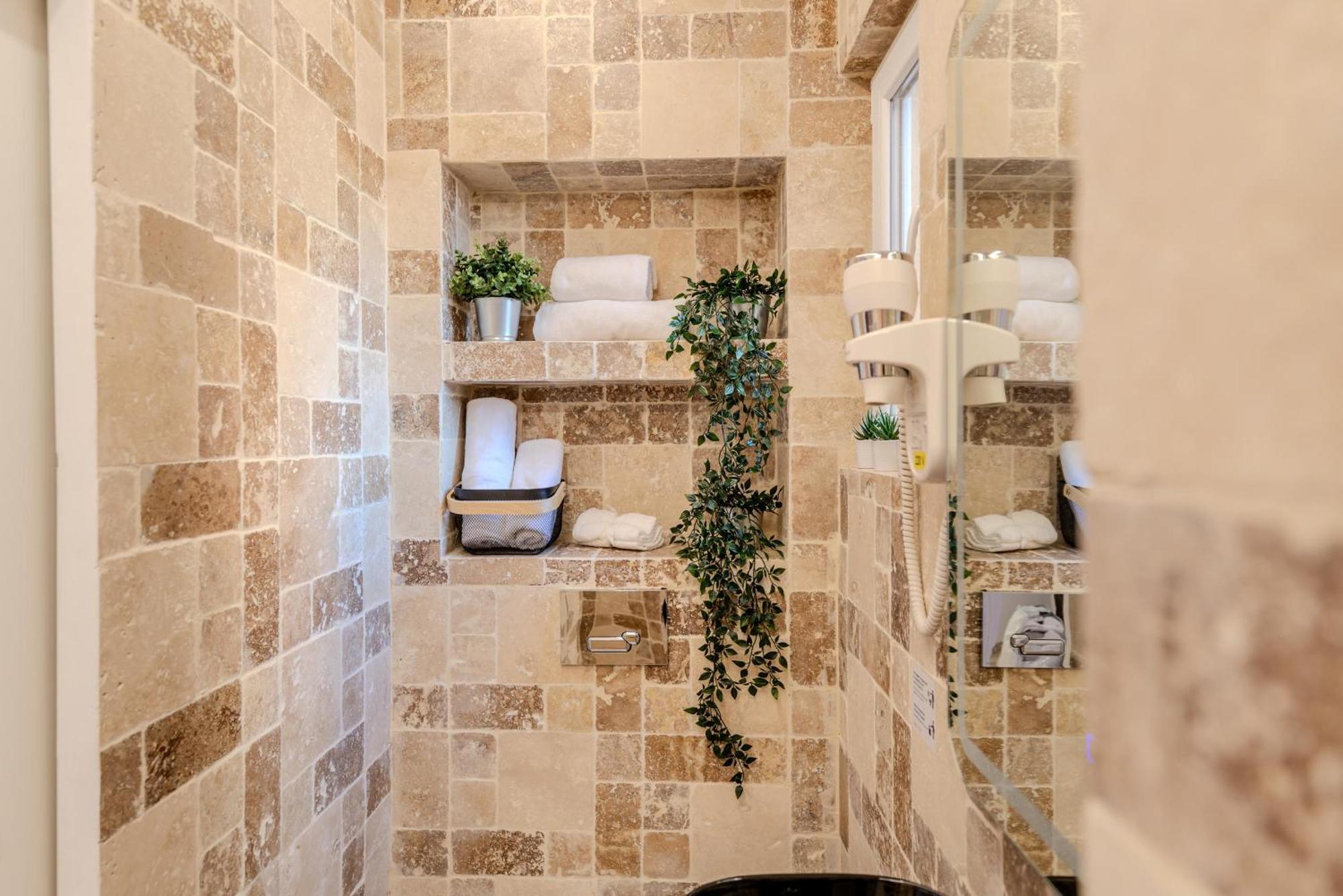 Luxury Living: Smart 2Br Apartment At Unirii Square Bucarest Extérieur photo