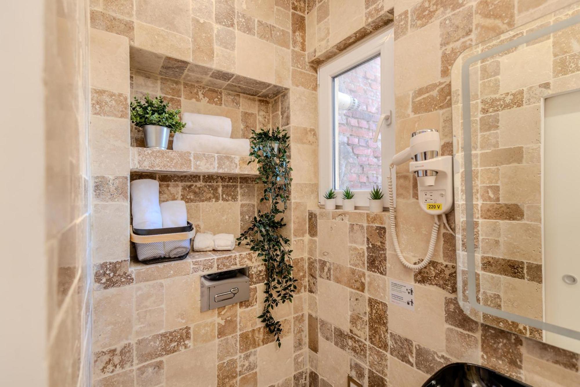 Luxury Living: Smart 2Br Apartment At Unirii Square Bucarest Extérieur photo