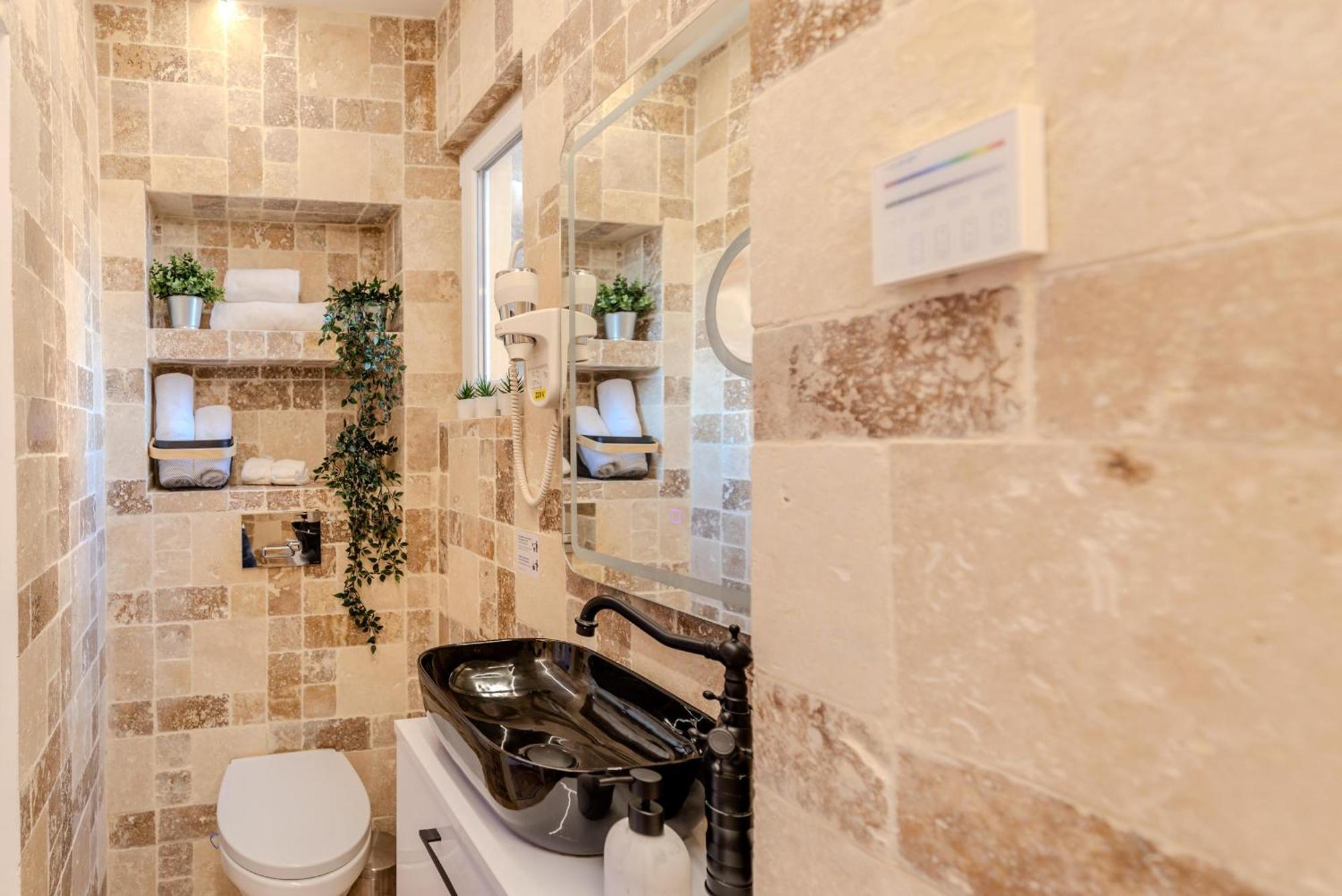 Luxury Living: Smart 2Br Apartment At Unirii Square Bucarest Extérieur photo